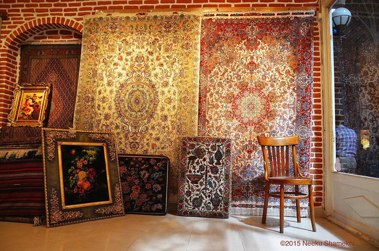 Traditional Bazaars & Cultural Hubs